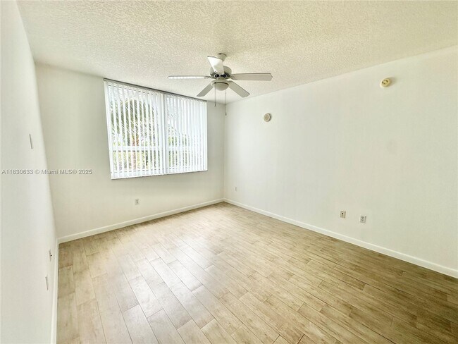 Building Photo - 2000 N Bayshore Dr