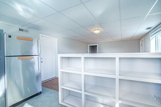 Building Photo - Downtown Apartment