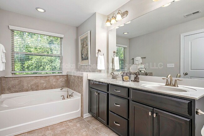 Building Photo - 9449 Glenburn Ln