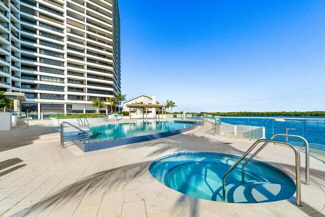 Building Photo - 100 Lakeshore Dr