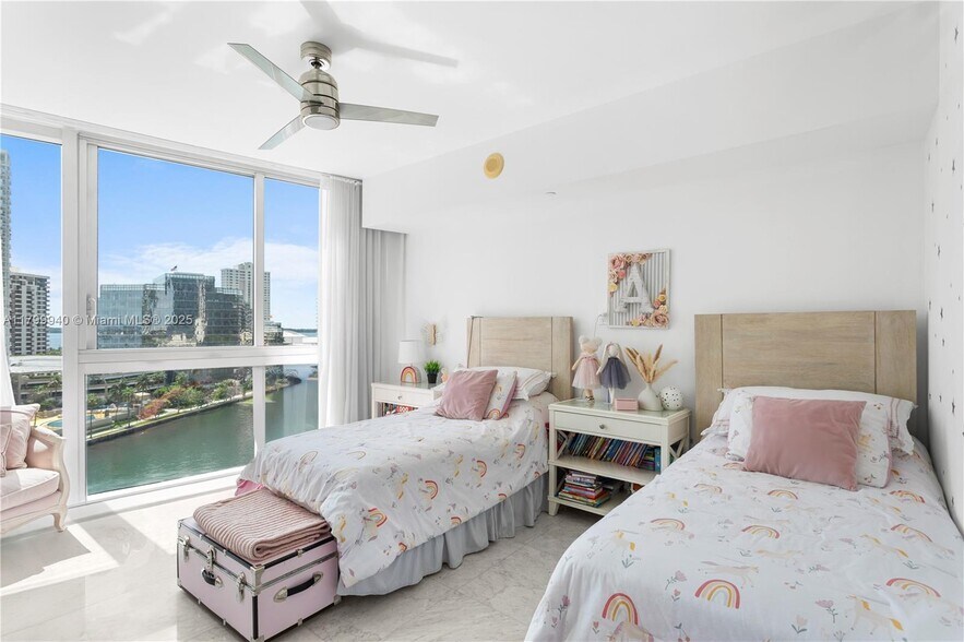 Building Photo - 495 Brickell Ave