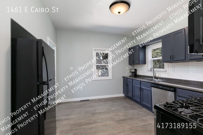 Building Photo - 1461 E Cairo St