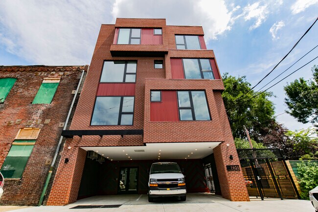 Building Photo - Transit Flats Philly