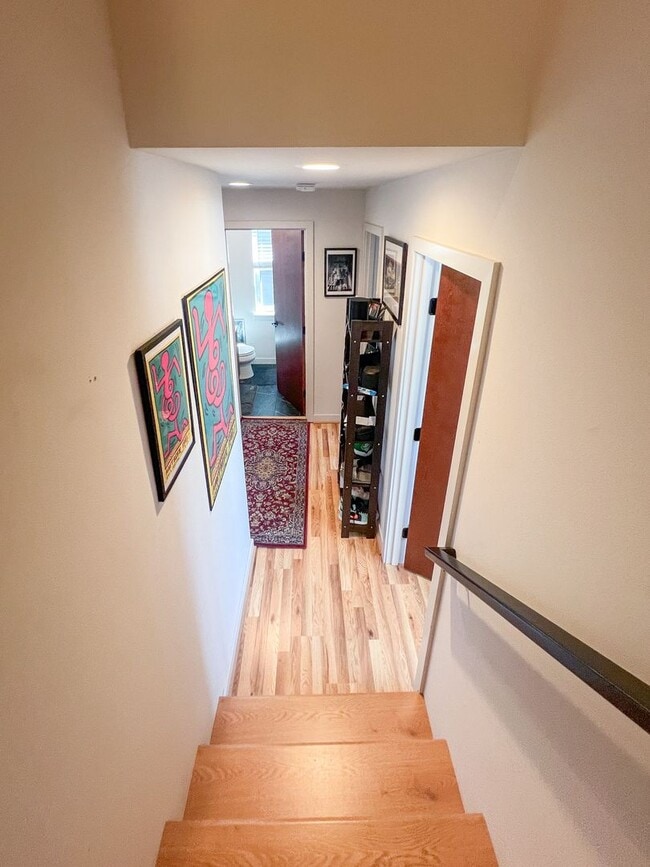 Building Photo - 3bd/2ba Seattle Townhome