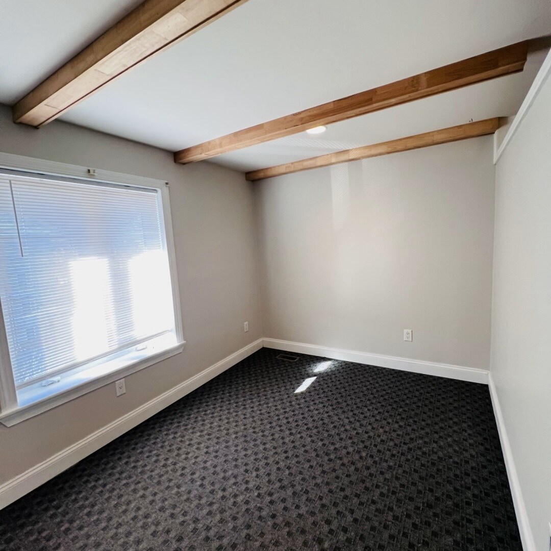 Building Photo - 619 S 42nd St