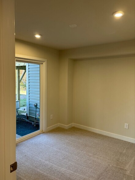 Building Photo - 711 Tambor Rd