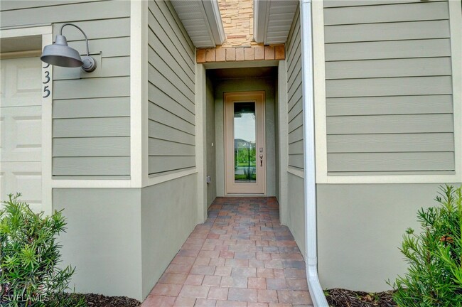 Building Photo - 335 Tamarindo Ln