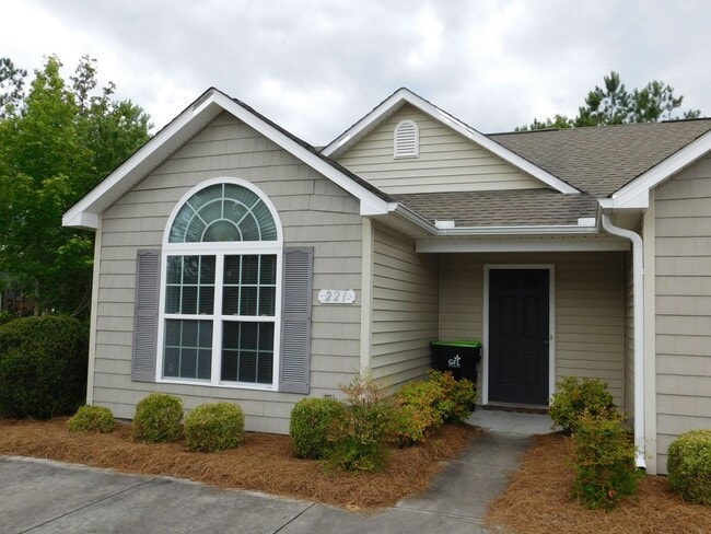 Building Photo - 221 Churchill Court - located in the Townes at Flamingo Oaks