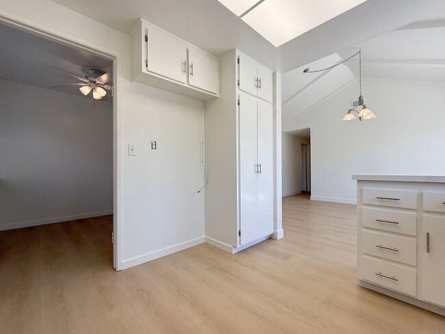 Building Photo - Costal Living - Pride of Ownership Neighbo...