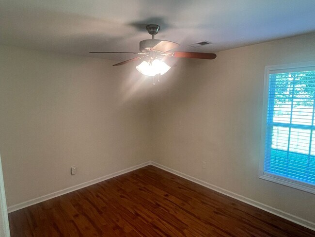 Building Photo - September 2nd - This 2 Bedroom 1 Bath Dupl...