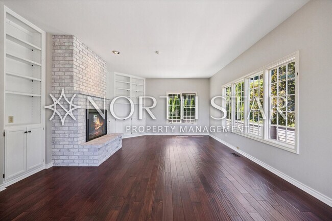 Building Photo - 2055 Ridge Pointe Dr