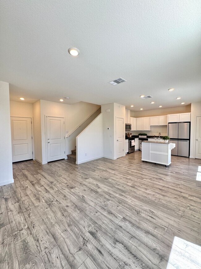 Building Photo - 8768 Scenic Sky Dr