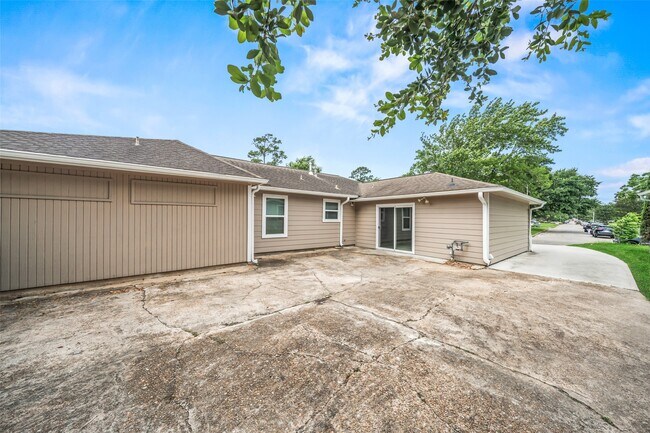 Building Photo - 5755 Belvedere Dr