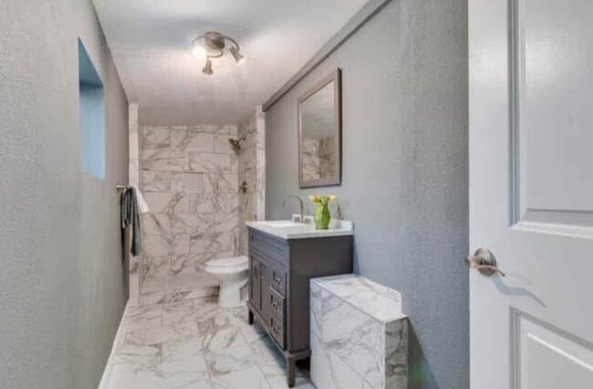 Building Photo - 17250 N 35th Way