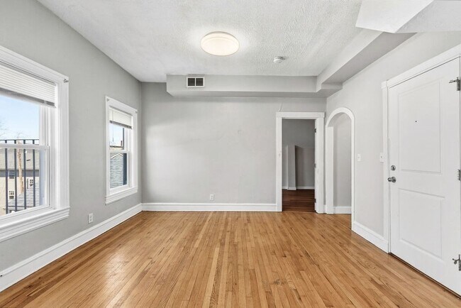 Building Photo - 1690 N Main St