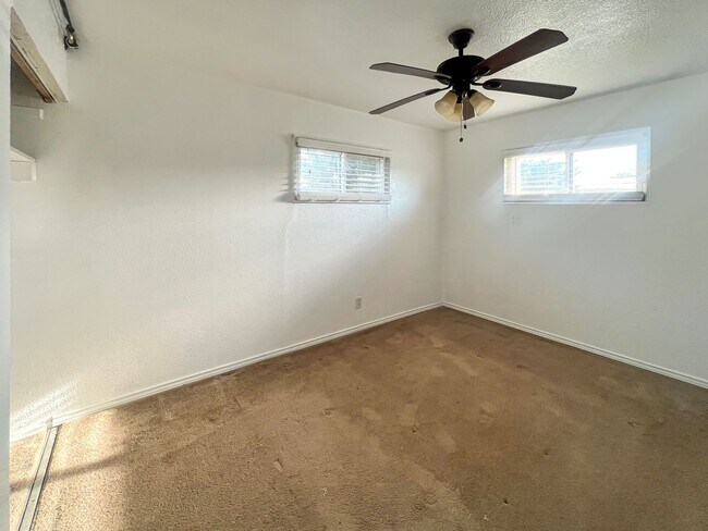 Building Photo - 1736 N Penasco Dr