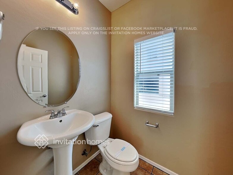 Building Photo - 4648 E Laurel Ave