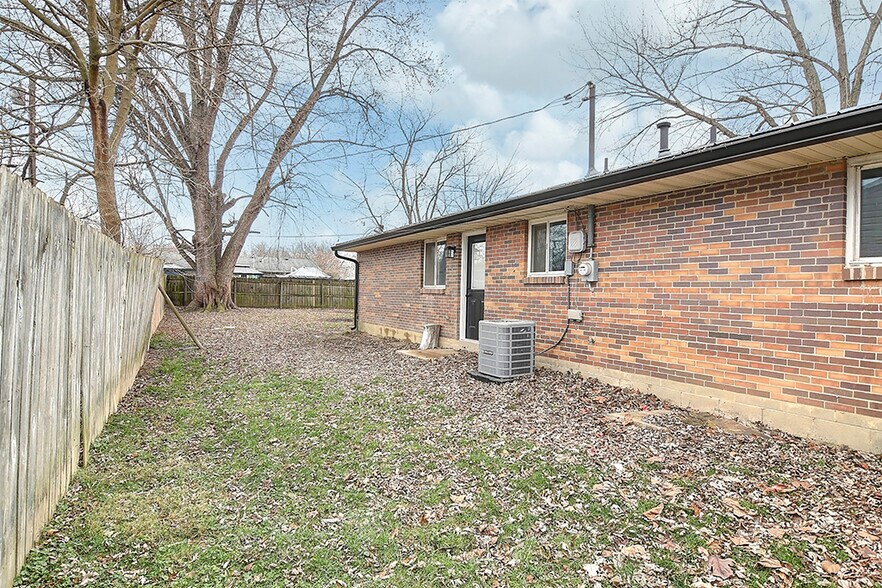 Building Photo - 1204 S Main St