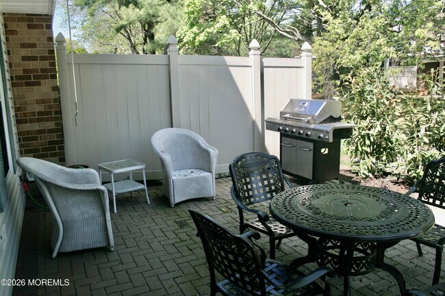 Building Photo - 16 Apple Dr