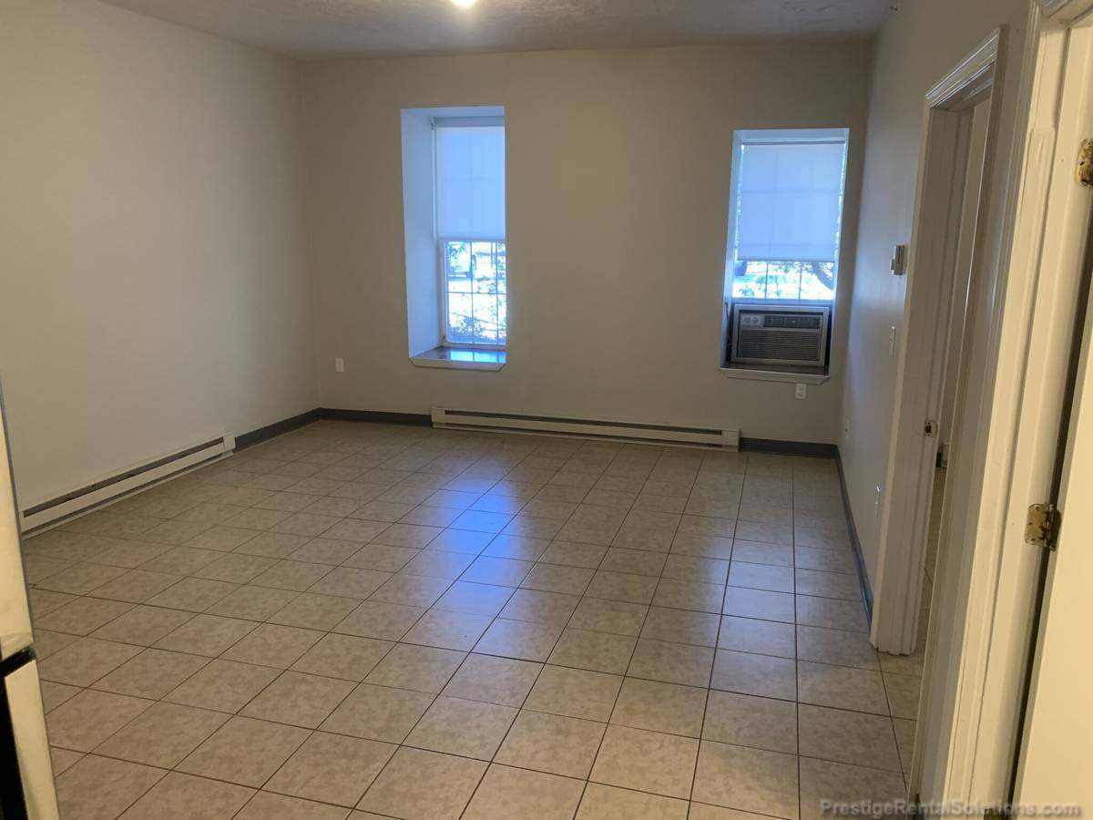 Building Photo - 21 Willow St