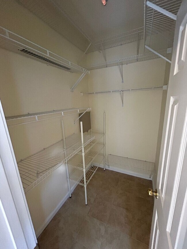 Building Photo - 1225 Ambling Way Dr