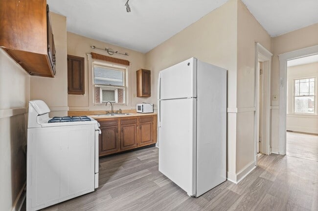 Building Photo - Spacious 1 Bed 1 Bath House off of Eastern Parkway
