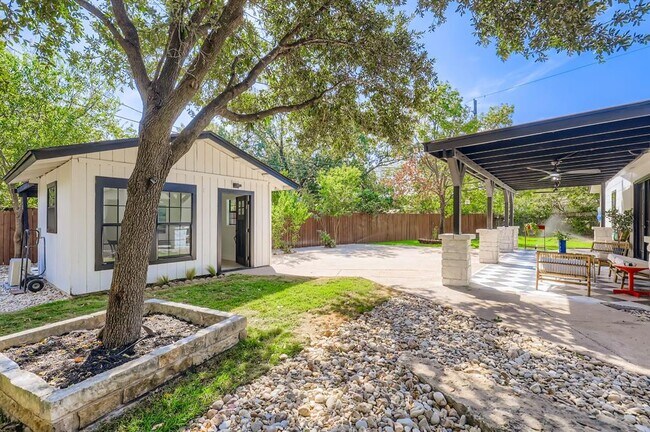 Building Photo - 2014 Hardy Cir