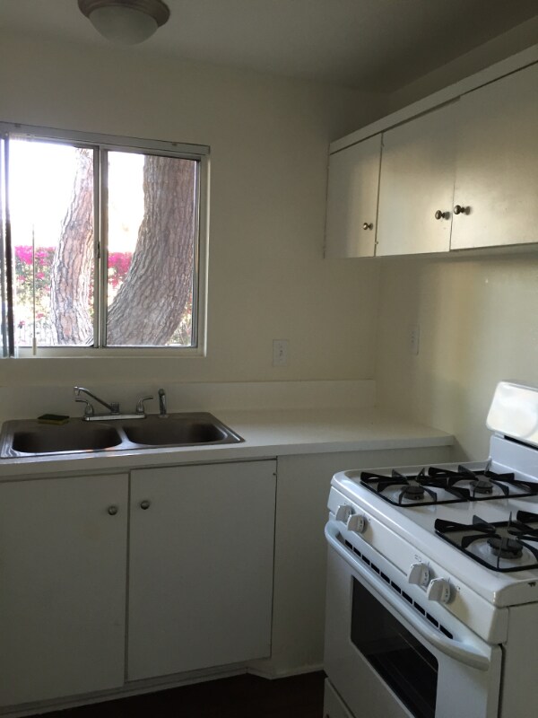 Building Photo - 1935 W Linden St