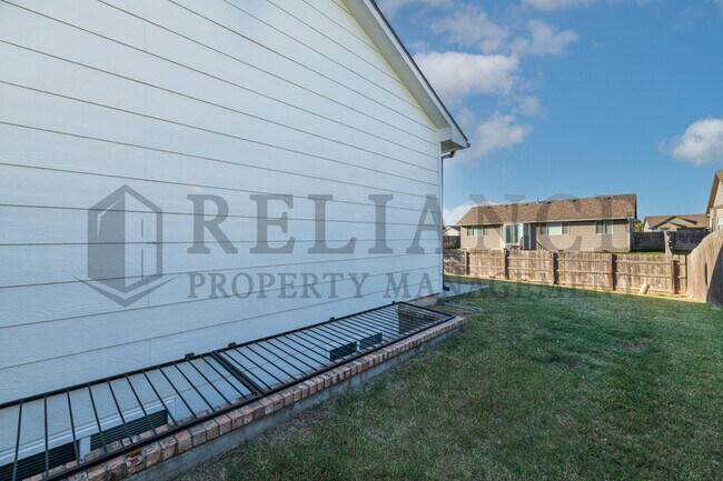 Building Photo - 621 S Longbranch Dr