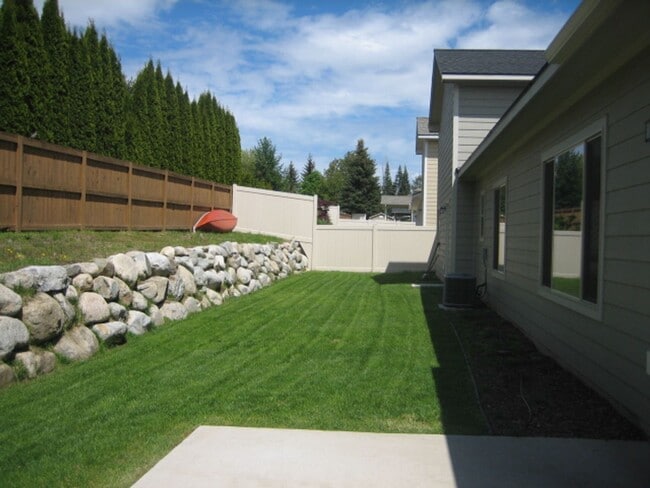 Building Photo - CDA Home w/ 22X45 RV Garage/Shop!