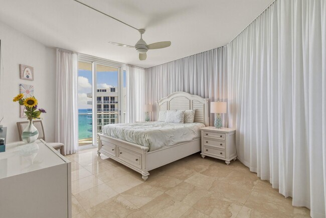 Building Photo - 16445 Collins Ave
