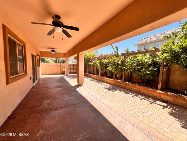 Building Photo - 1271 W Varese Way