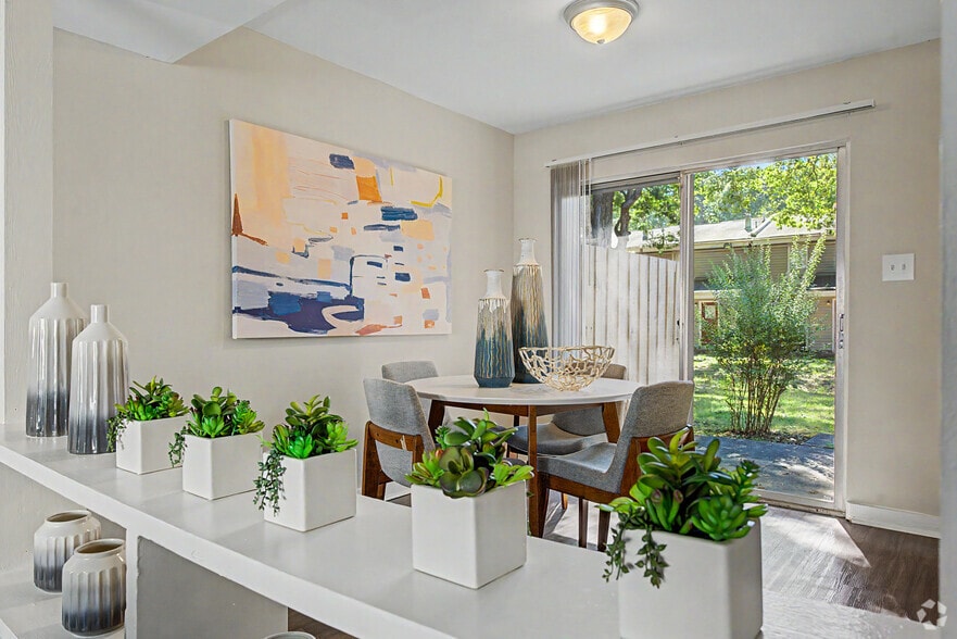 Russell 2BR, 1.5BA - 1100SF - Dining Room - St. John's Wood