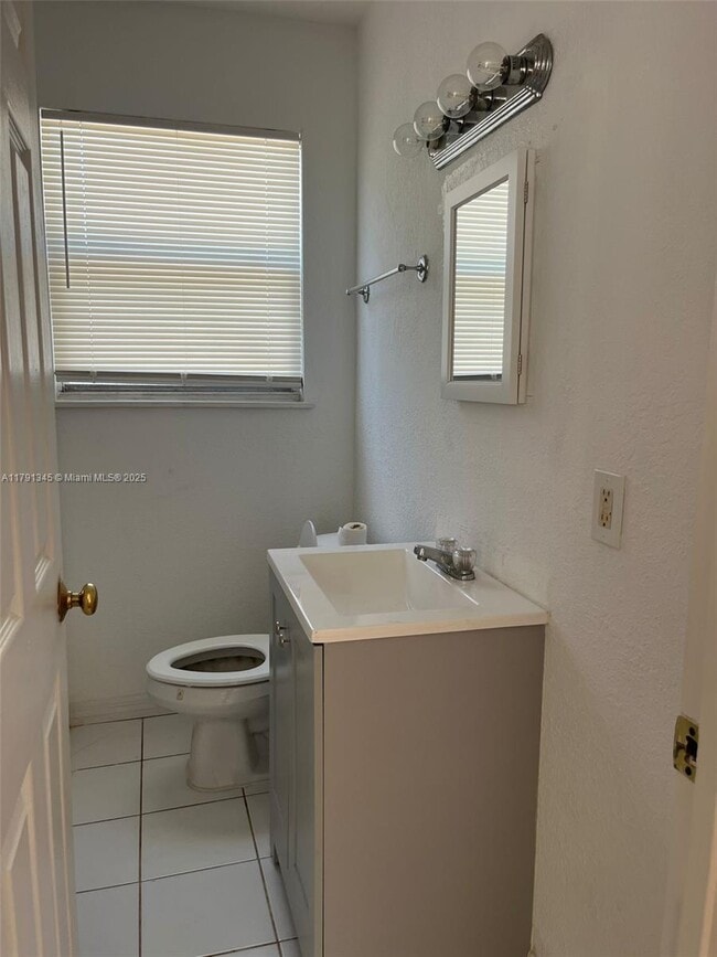 Building Photo - 736 Gotham Ct