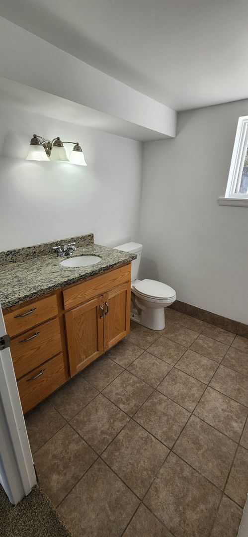 Building Photo - Beautiful Updated 4 Bedroom Home with Larg...