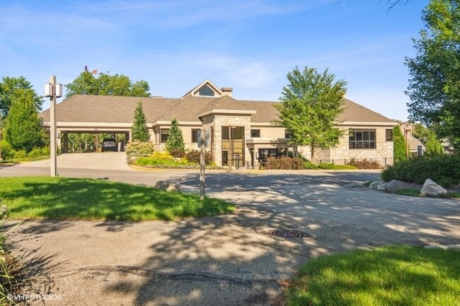 Building Photo - 25 N Shoreline Rd