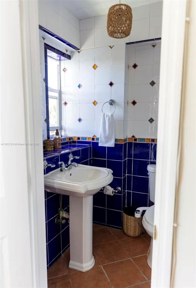 Building Photo - 1949 NE 123rd St