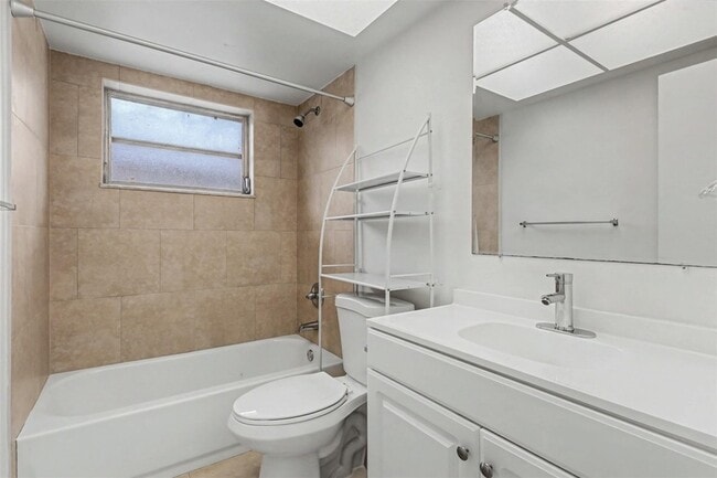 Building Photo - 6821-6825 NW 11th Place Unit 6825