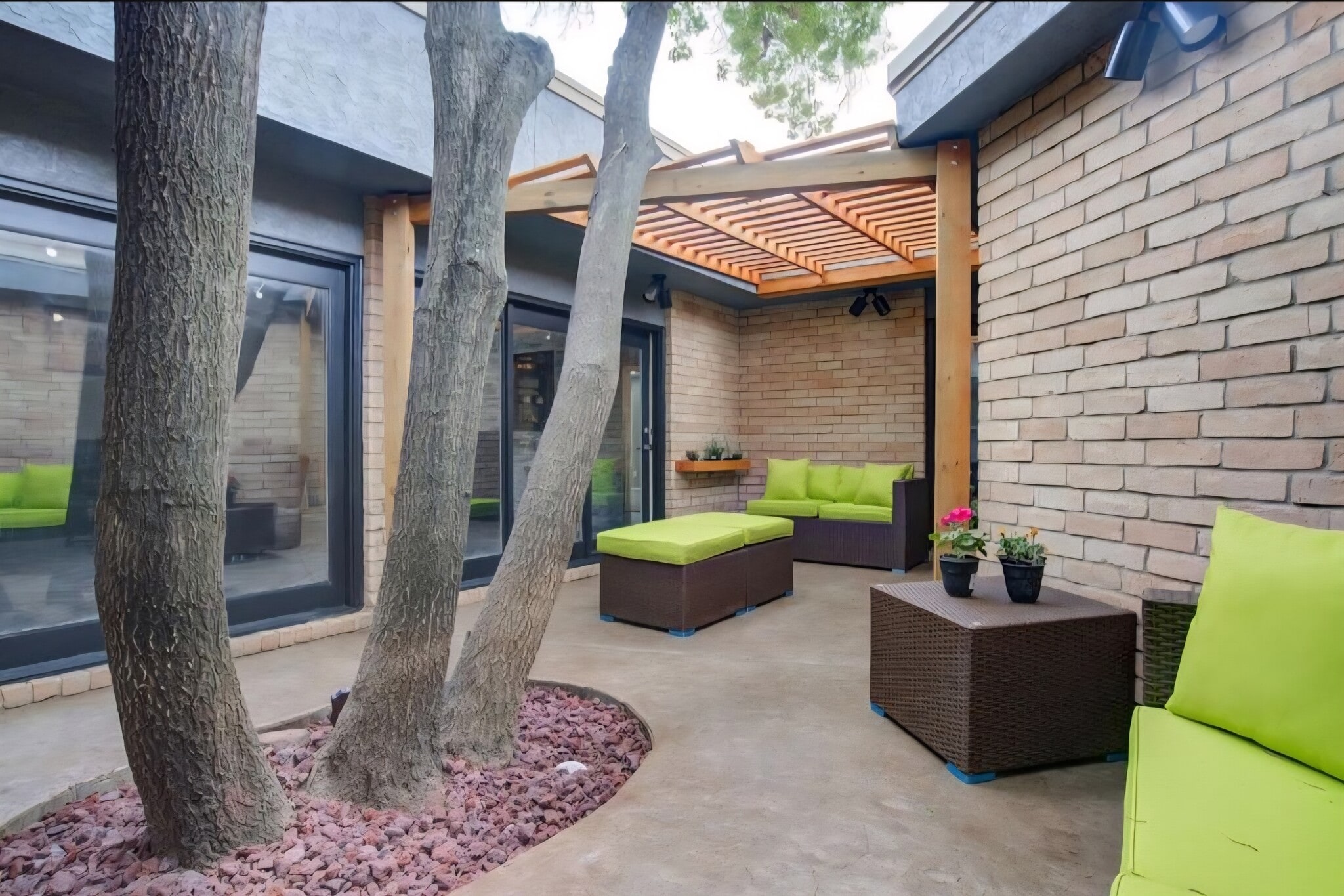 Building Photo - 306 Vale Ave