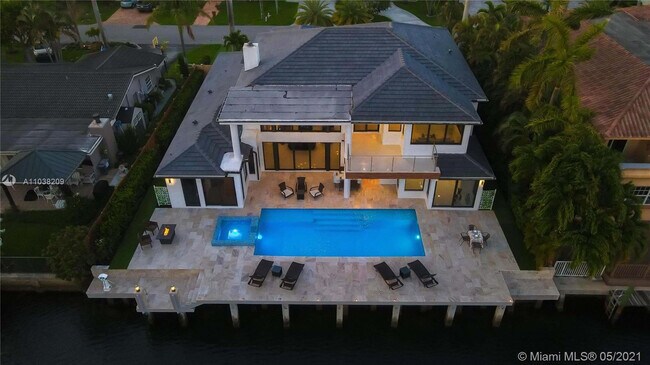 Building Photo - 750 Marine Dr
