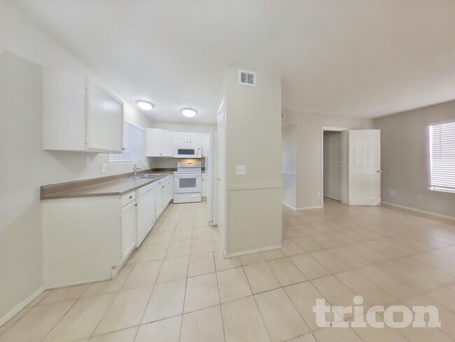 Building Photo - 1406 E Kerry Ln