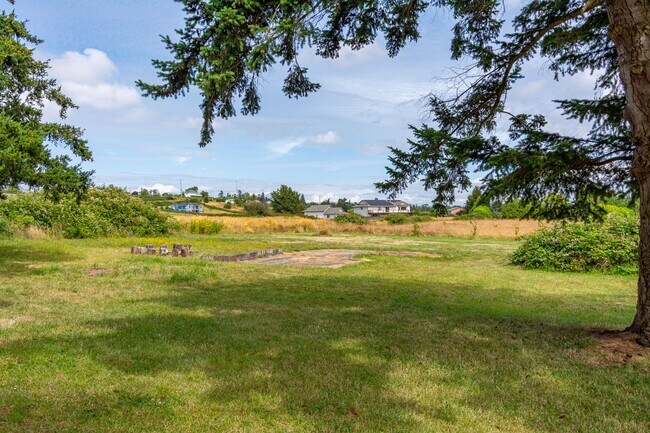 Building Photo - 2 Bed 2 Bath Country Home with Penn Cove View on 2.5 Acres
