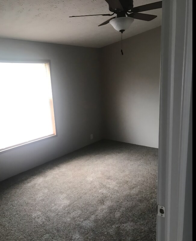 Building Photo - 185 Oaklawn Ct