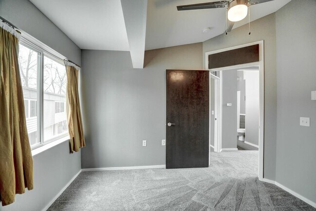 Building Photo - 3048 Anderberg Dr