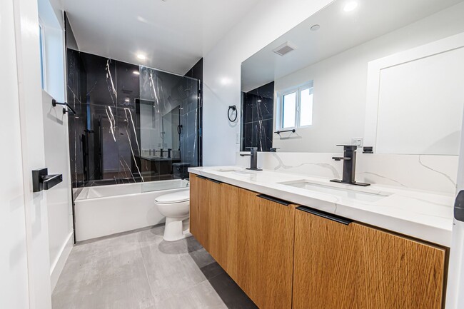 Building Photo - 1658 S. Hayworth