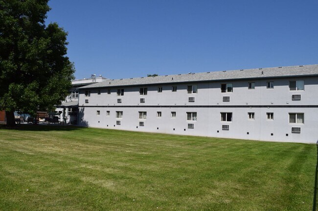 Building Photo - Furnished Efficiency Near Hospitals and Downtown