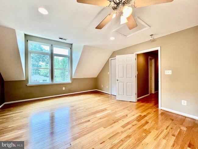 Building Photo - 6605 Keene Dr