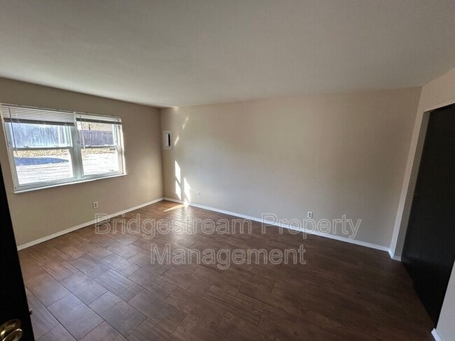 Building Photo - 1901 Hazel Ave