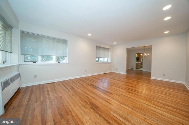 Building Photo - 1457 Manoa Rd