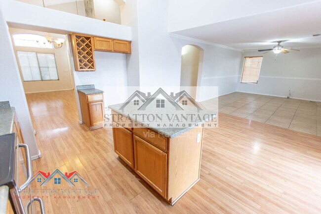 Building Photo - 2805 S Abbey Cir